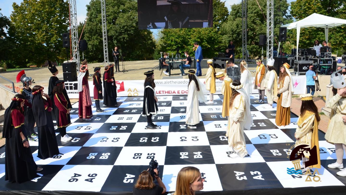 Torneo di scacchi partita vivente a Vallo 2021 4